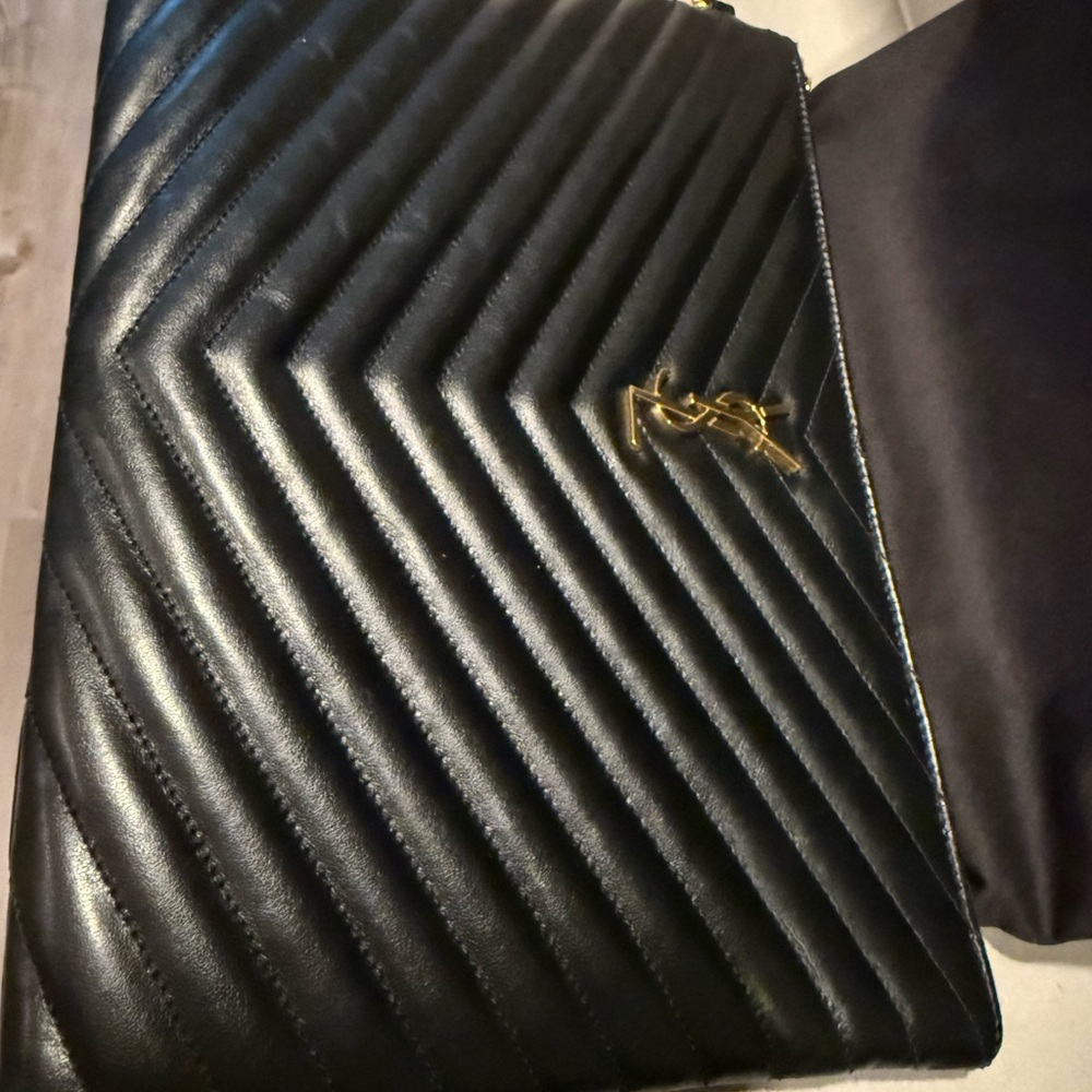 Saint Laurent Monogramme Matelassé tablet pouch - Picture 5 of 17